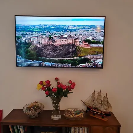 Апартаменты 223 Websters Land - Stunning Castle View Эдинбург Экстерьер фото