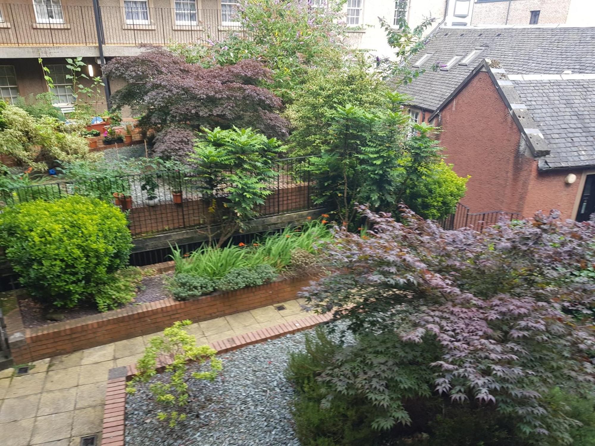 223 Websters Land - Stunning Castle View Apartment Edinburgh